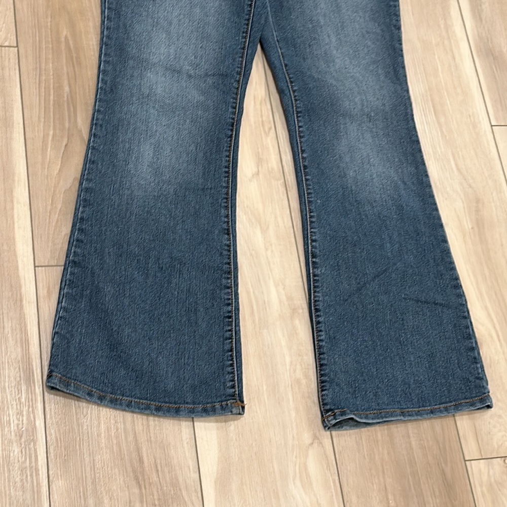 EUC Women’s Pure Energy Brand Size 14 Stretch Denim Flare Jeans - Picture 3 of 7